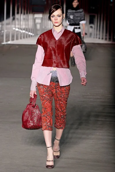 Look 28